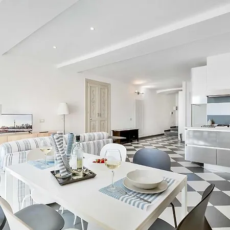 Equilibrium, Terre Marine, Marola 公寓